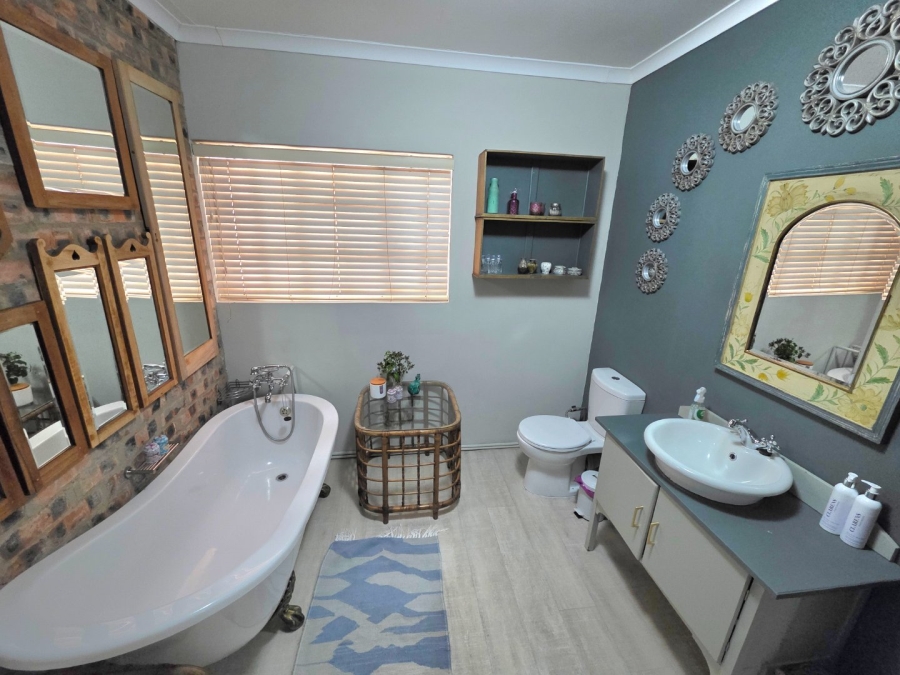 5 Bedroom Property for Sale in Clarens Free State